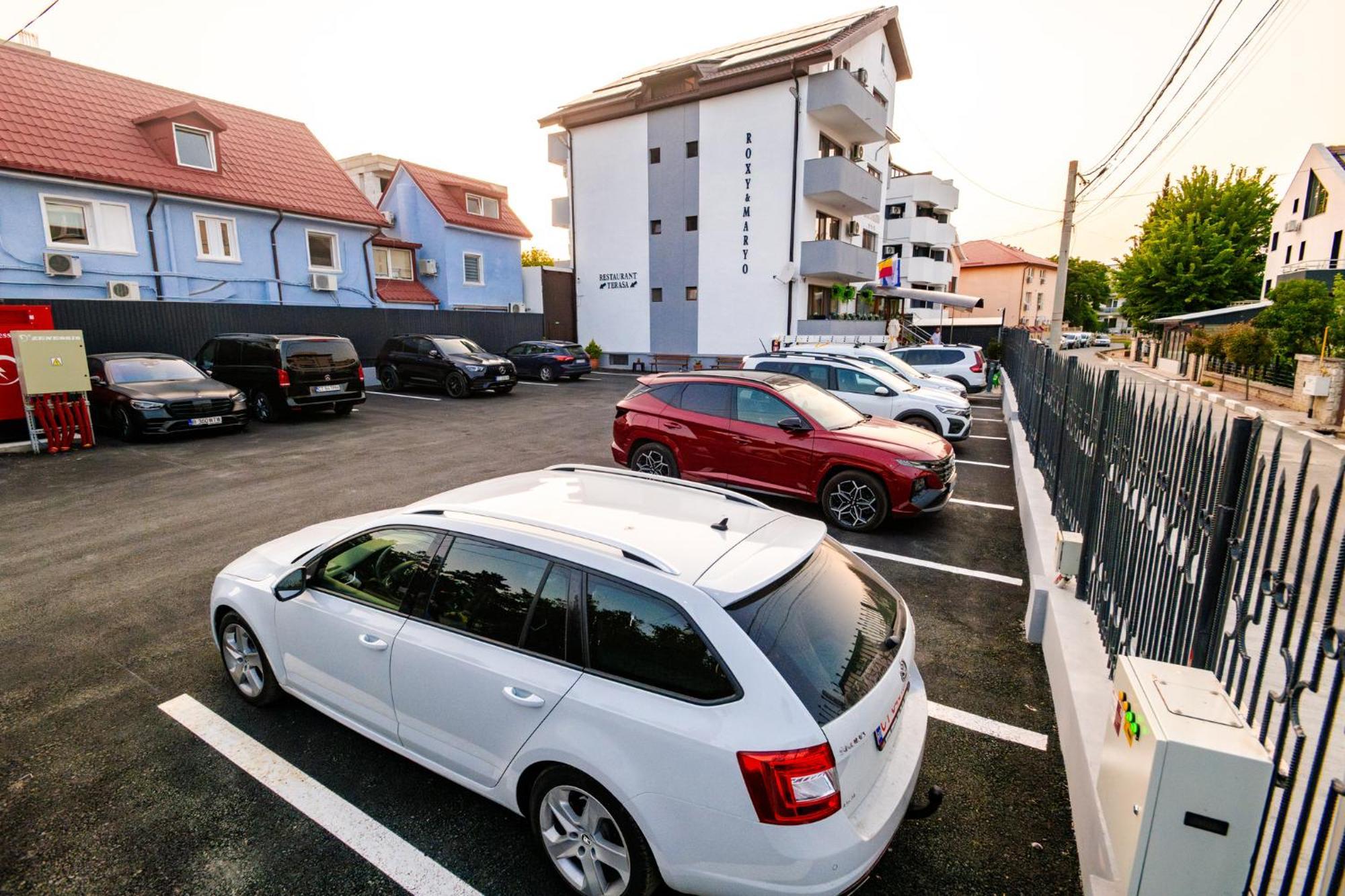 Hotel Roxy&Maryo- Restaurant -Terasa- Loc de joaca pentru copii -Parcare gratuita Eforie Nord Exterior foto