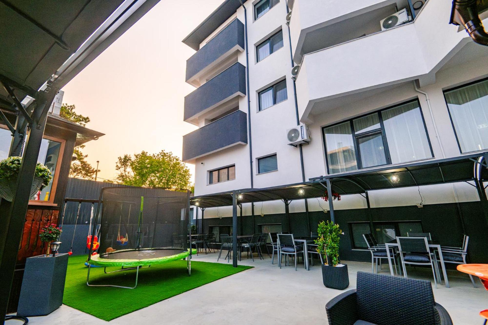 Hotel Roxy&Maryo- Restaurant -Terasa- Loc de joaca pentru copii -Parcare gratuita Eforie Nord Exterior foto