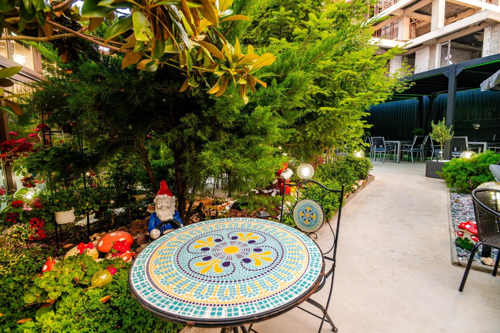 Hotel Roxy&Maryo- Restaurant -Terasa- Loc de joaca pentru copii -Parcare gratuita Eforie Nord Exterior foto