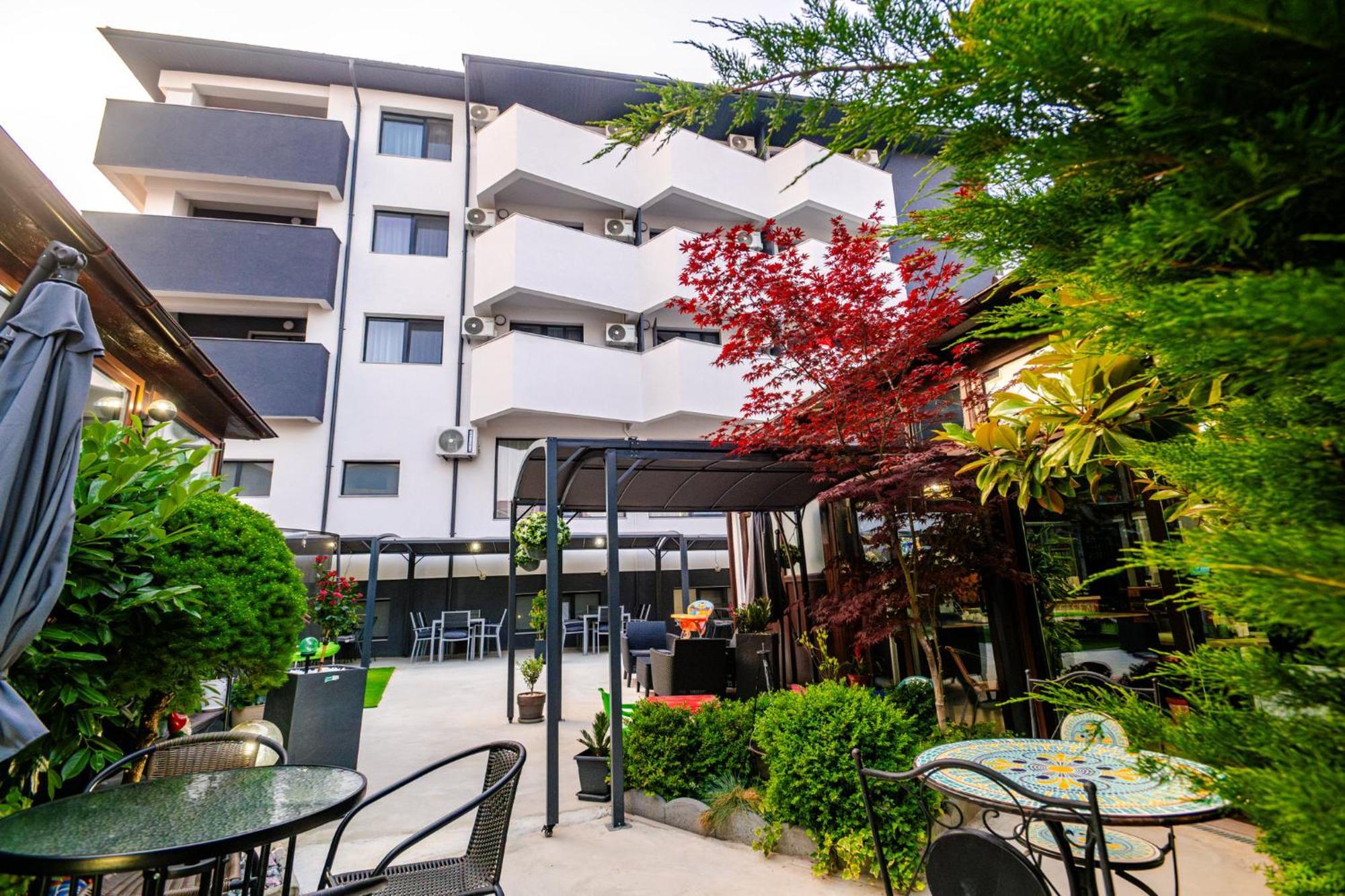 Hotel Roxy&Maryo- Restaurant -Terasa- Loc de joaca pentru copii -Parcare gratuita Eforie Nord Exterior foto