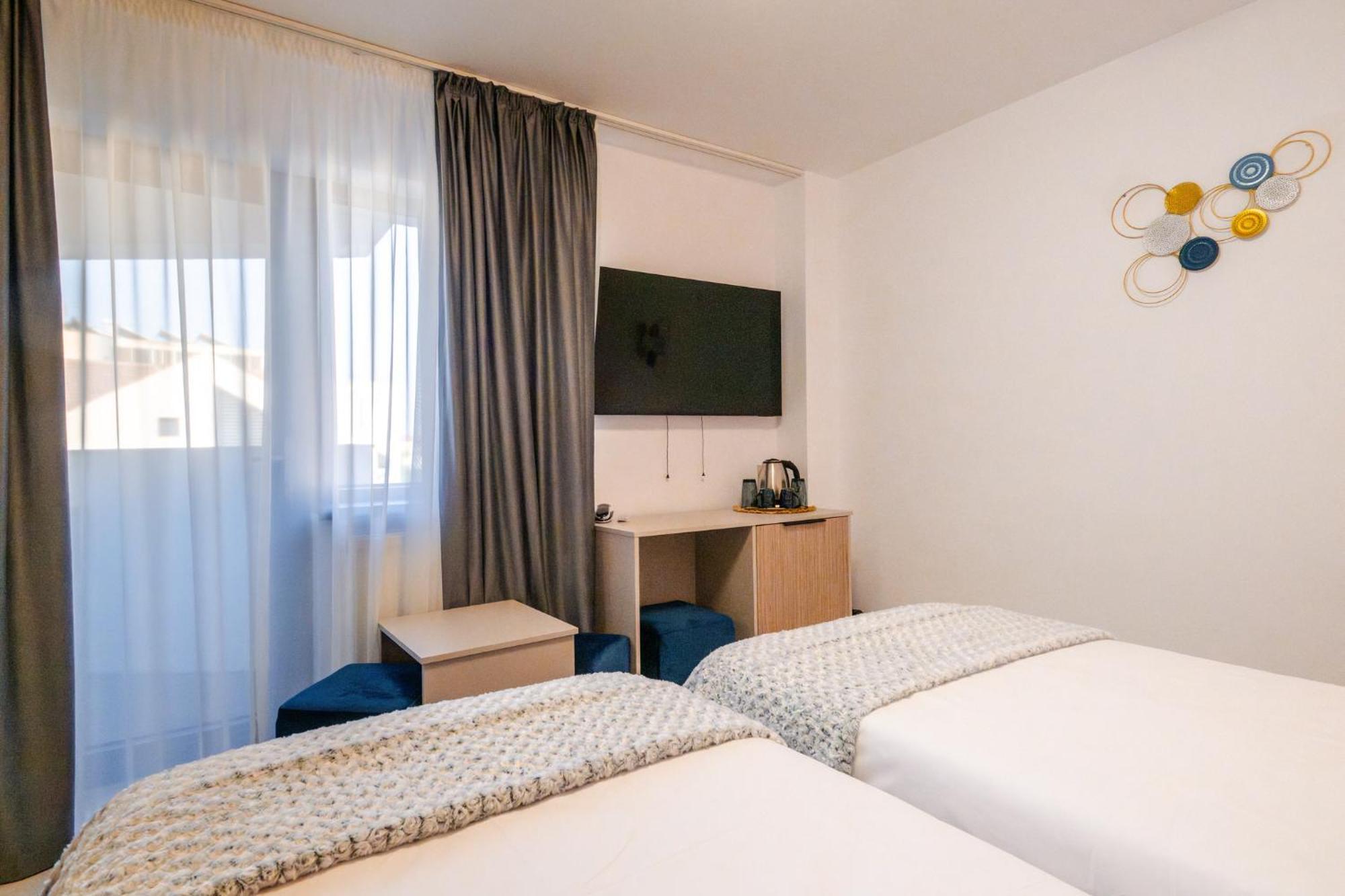 Hotel Roxy&Maryo- Restaurant -Terasa- Loc de joaca pentru copii -Parcare gratuita Eforie Nord Exterior foto