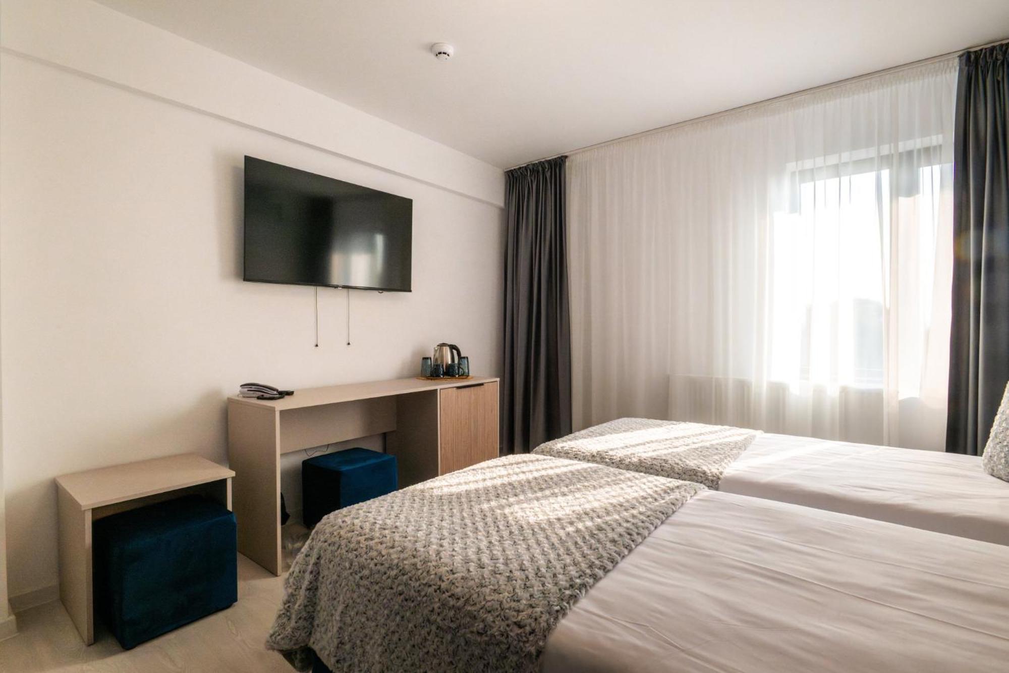 Hotel Roxy&Maryo- Restaurant -Terasa- Loc de joaca pentru copii -Parcare gratuita Eforie Nord Exterior foto