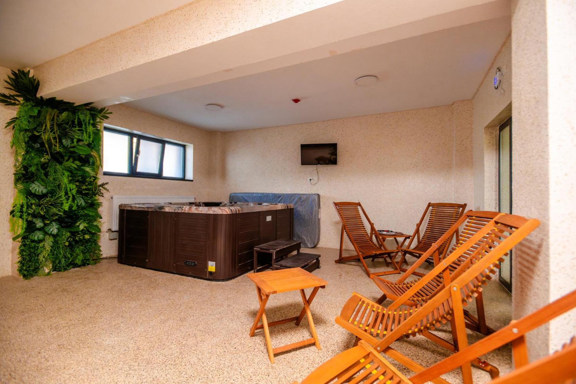 Hotel Roxy&Maryo- Restaurant -Terasa- Loc de joaca pentru copii -Parcare gratuita Eforie Nord Exterior foto
