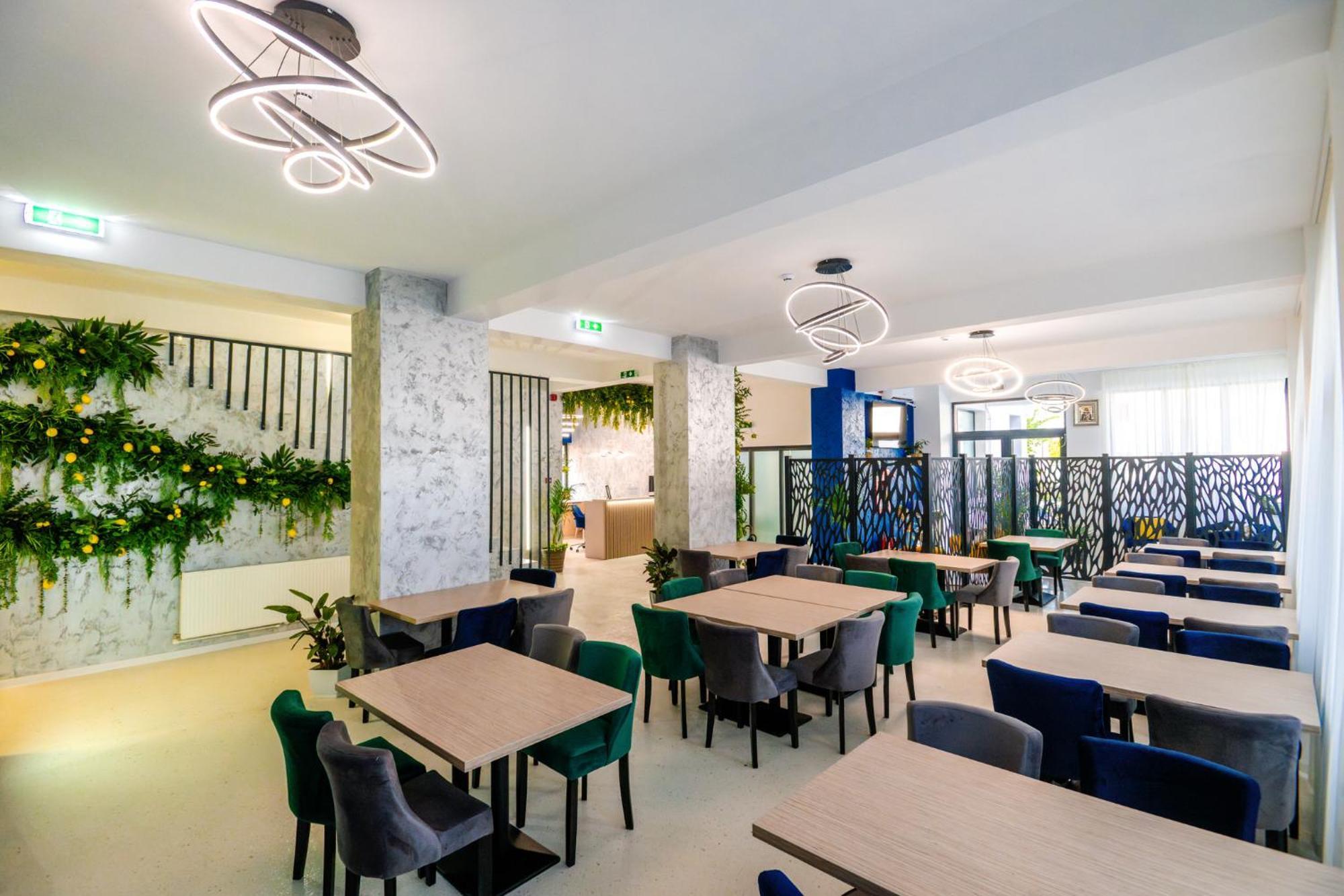 Hotel Roxy&Maryo- Restaurant -Terasa- Loc de joaca pentru copii -Parcare gratuita Eforie Nord Exterior foto