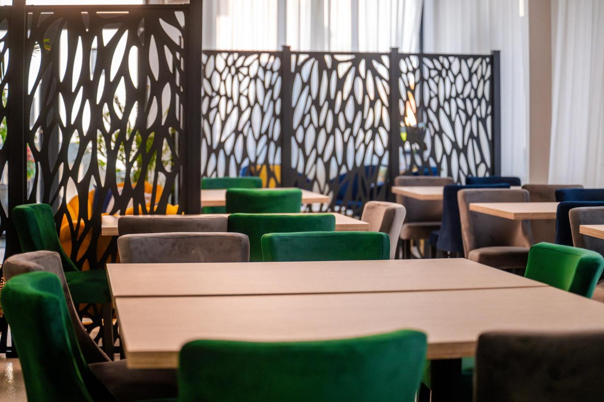 Hotel Roxy&Maryo- Restaurant -Terasa- Loc de joaca pentru copii -Parcare gratuita Eforie Nord Exterior foto
